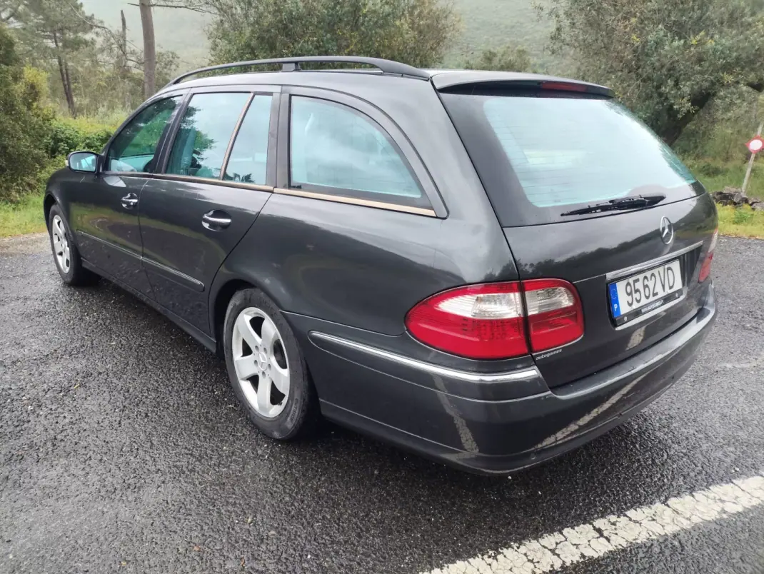 Mercedes-Benz E 200 2003 - 3900 EUR, 338200 km - AUTO.MOTO.pt - 338200km - foto 7 de 14