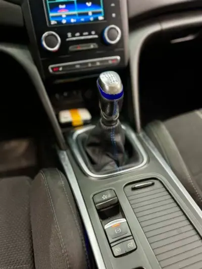 Renault Mégane 2016 - 13999 EUR, 182000 km - AUTO.MOTO.pt - 182000km - foto 13 de 22