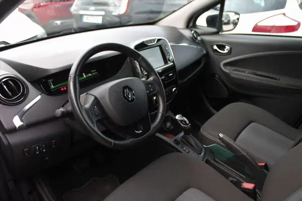 Renault Zoe 2018 - 13750 EUR, 94000 km - AUTO.MOTO.pt - 94000km - foto 7 de 22