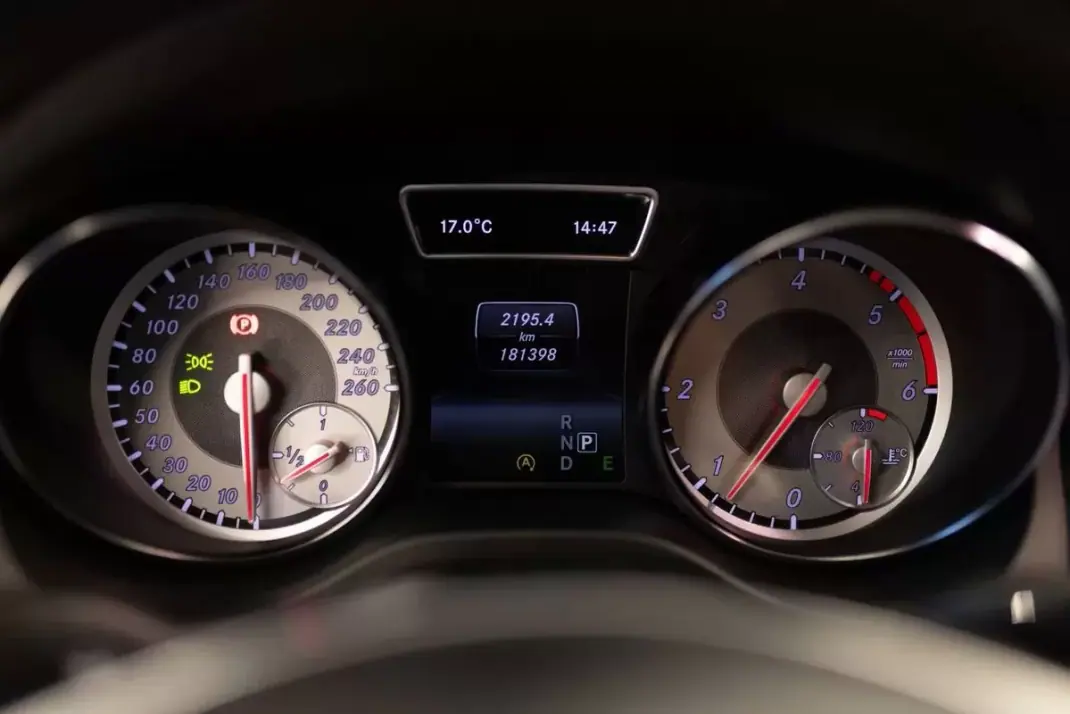 Mercedes-Benz CLA 220 2015 - 20490 EUR, 182000 km - AUTO.MOTO.pt - 182000km - foto 14 de 29