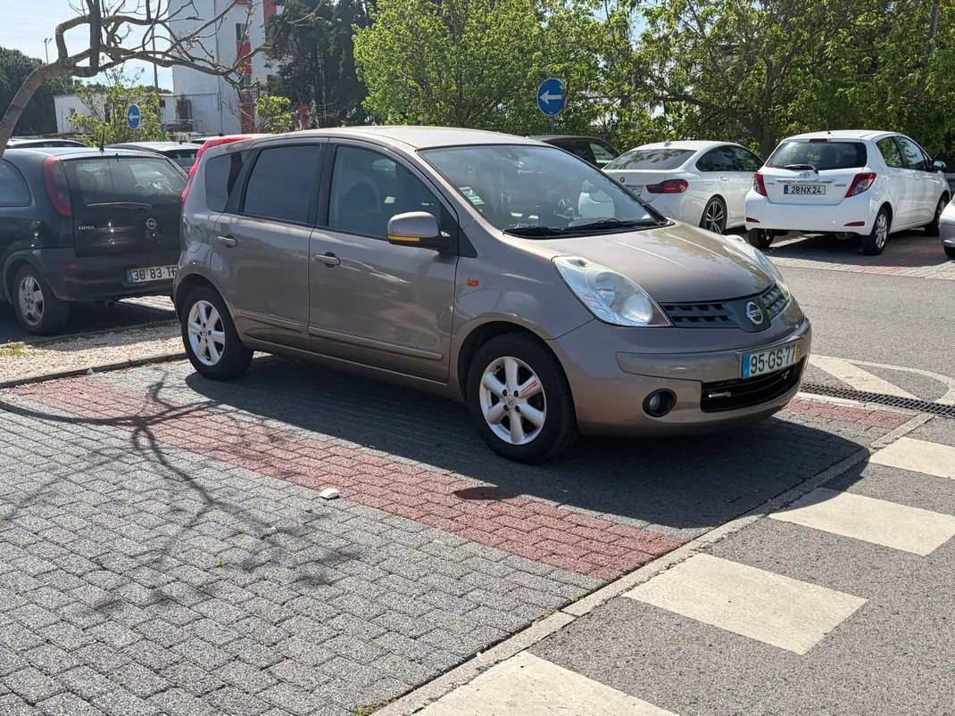 Nissan Note 2008 - 5800 EUR, 221000 km - AUTO.MOTO.pt - 221000km - foto 1 de 9