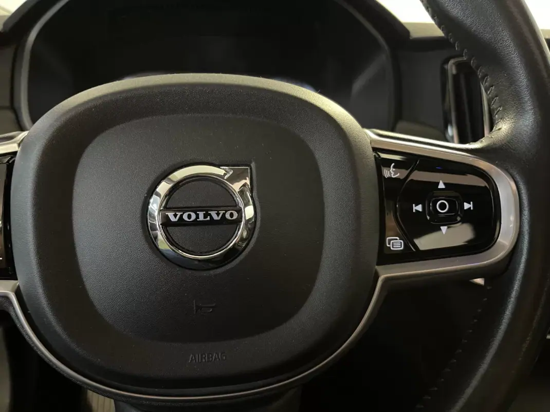 Volvo V90 Cross Country 2017 - 23500 EUR, 213000 km - AUTO.MOTO.pt - 213000km - foto 24 de 44