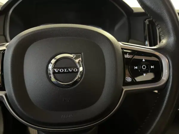 Volvo V90 Cross Country 2017 - 23500 EUR, 213000 km - AUTO.MOTO.pt - 213000km - foto 24 de 44
