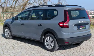 Dacia Jogger 2023 - 14250 EUR, 57740 km - AUTO.MOTO.pt - 57740km - foto 10 de 20