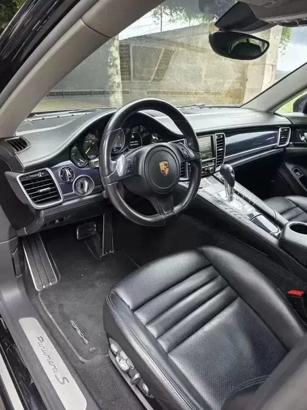 Porsche Panamera 2015 - 38499 EUR, 165000 km - AUTO.MOTO.pt - 165000km - foto 16 de 39