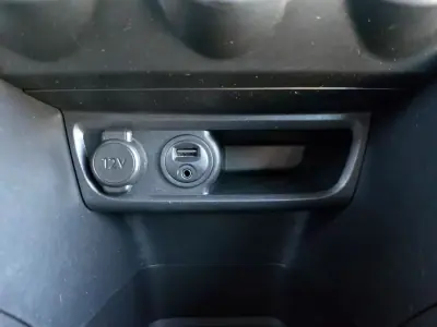 Peugeot 208 2012 - 7500 EUR, 137000 km - AUTO.MOTO.pt - 137000km - foto 16 de 25