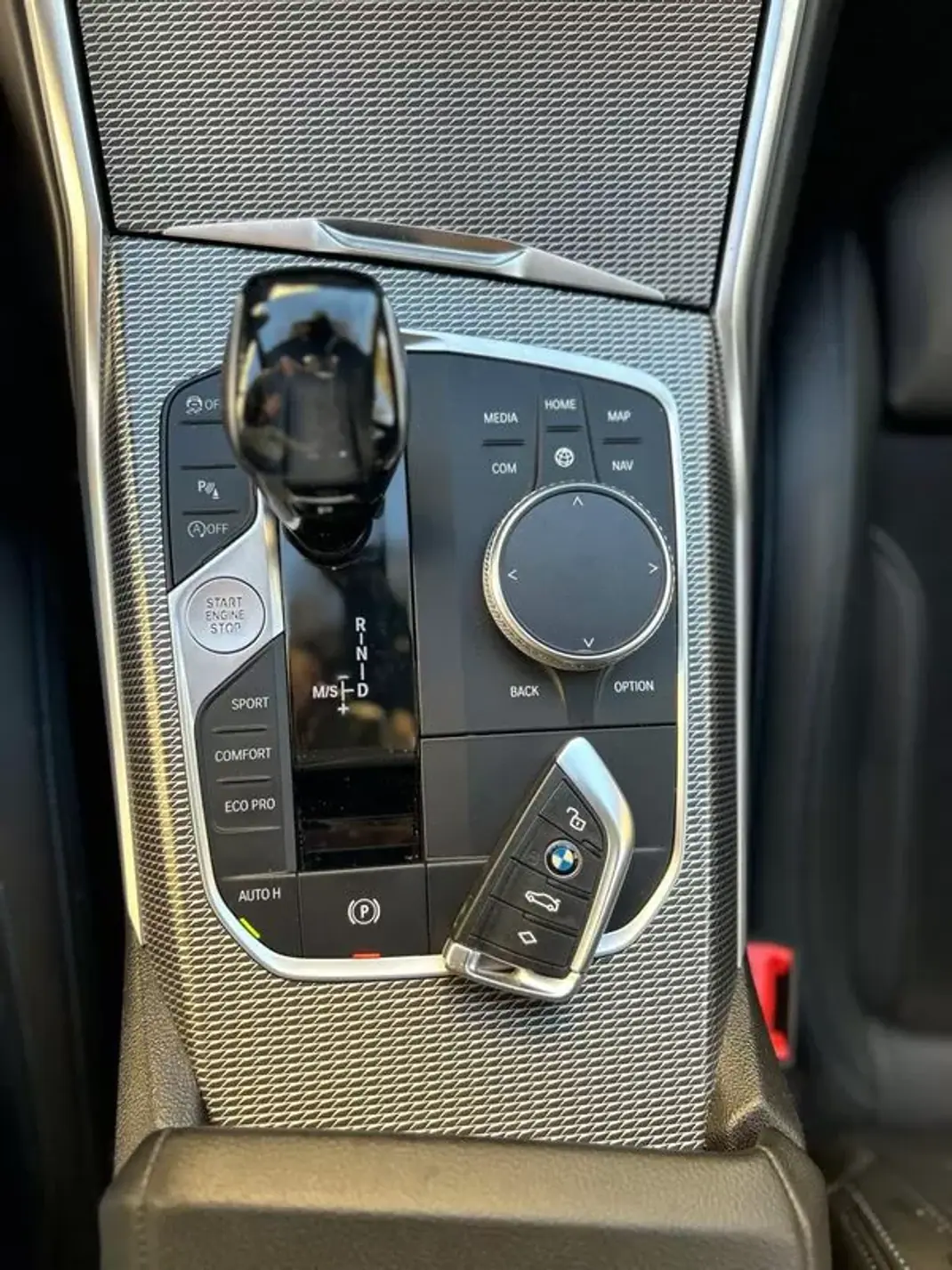 BMW 330 2019 - 30000 EUR, 206305 km - AUTO.MOTO.pt - 206305km - foto 26 de 43