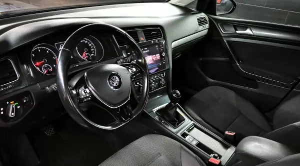 Volkswagen Golf Variant 2017 - 11500 EUR, 190200 km - AUTO.MOTO.pt - 190200km - foto 15 de 30