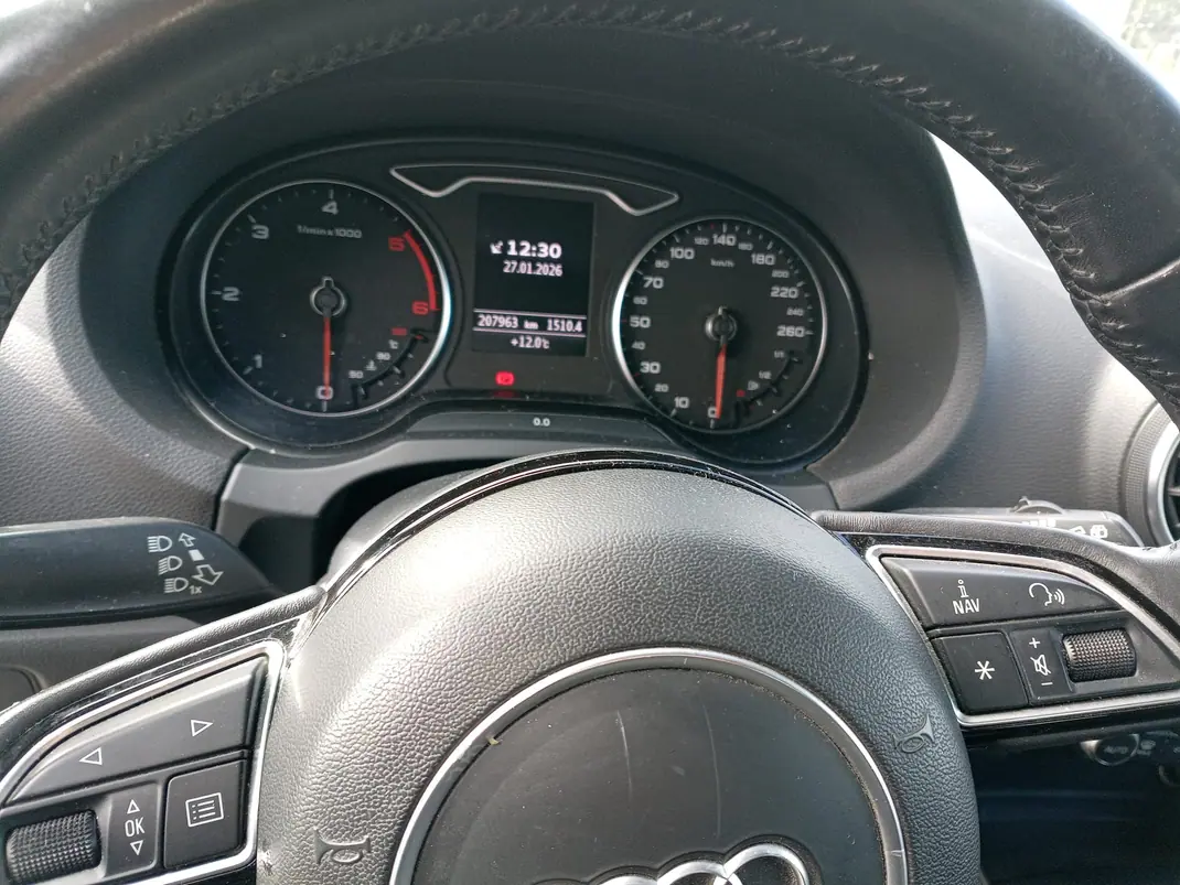 Audi A3 Sportback 2014 - 9900 EUR, 209000 km - AUTO.MOTO.pt - 209000km - foto 9 de 11