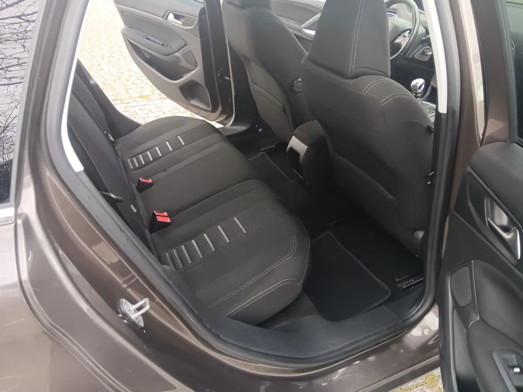 Peugeot 308 SW 2014 - 6490 EUR, 202000 km - 202000km - foto 13 de 15