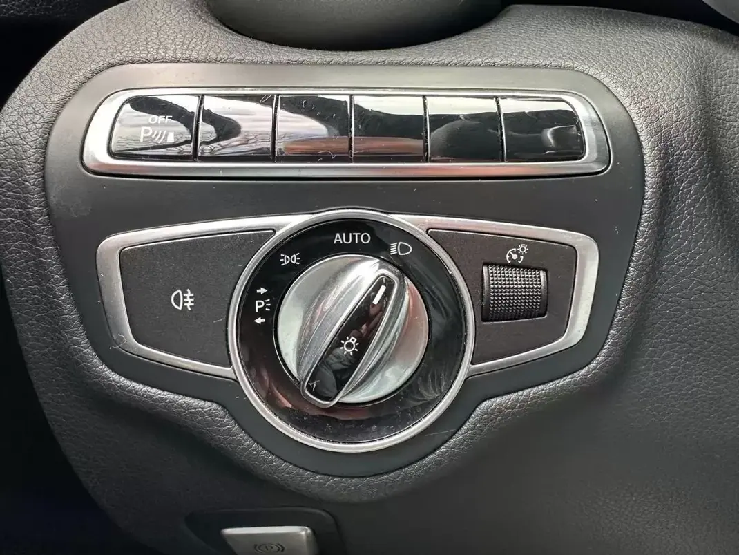 Mercedes-Benz C 250 2015 - 24450 EUR, 115000 km - AUTO.MOTO.pt - 115000km - foto 35 de 51