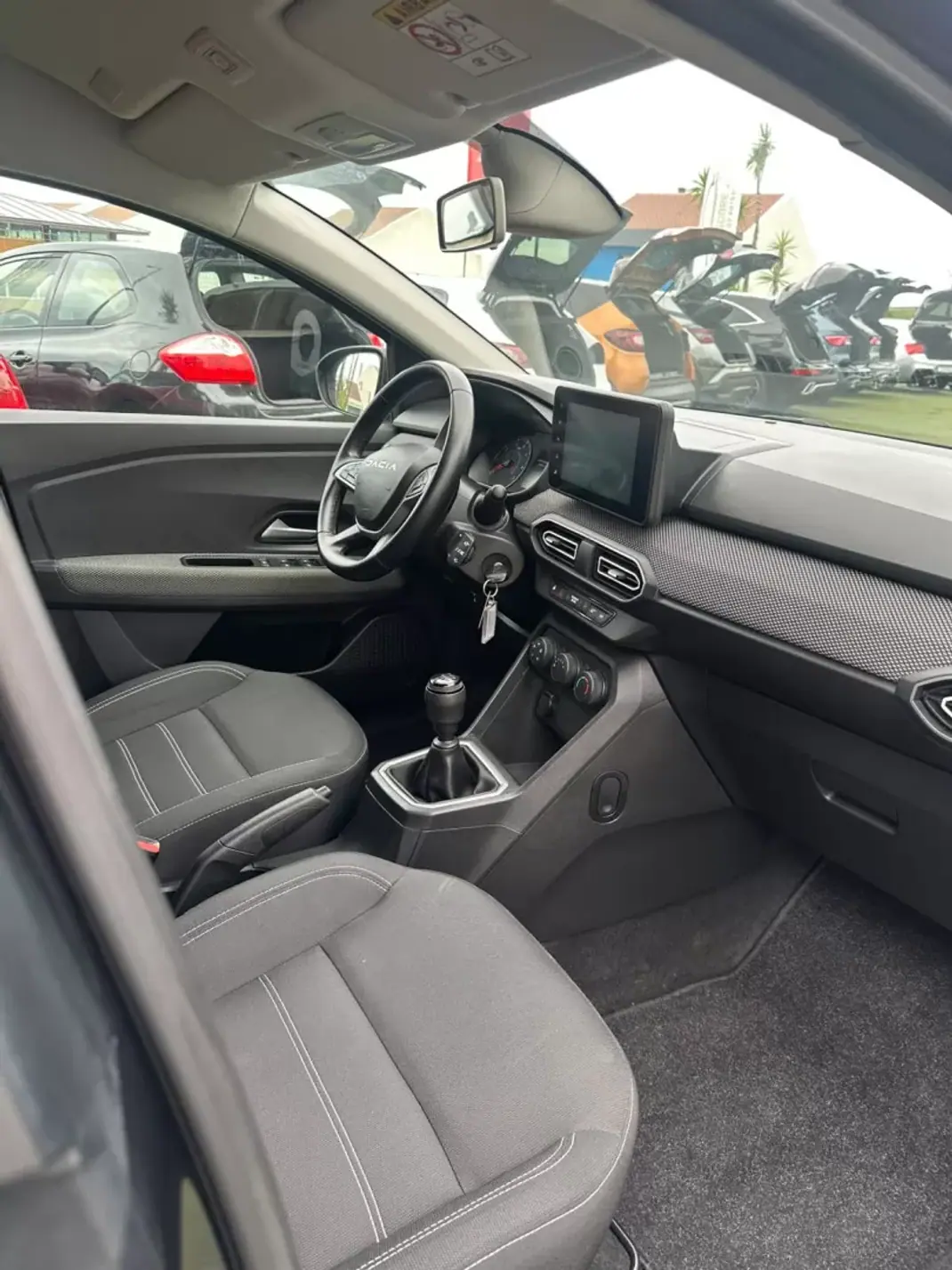 Dacia Jogger 2023 - 20990 EUR, 29799 km - 29799km - foto 13 de 15