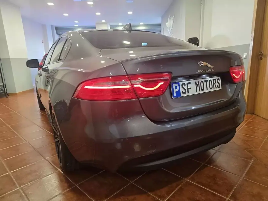 Jaguar XE 2017 - 16980 EUR, 185325 km - 185325km - foto 13 de 36