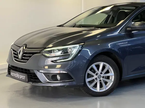 Renault Mégane 2016 - 11990 EUR, 140000 km - AUTO.MOTO.pt - 140000km - foto 34 de 41
