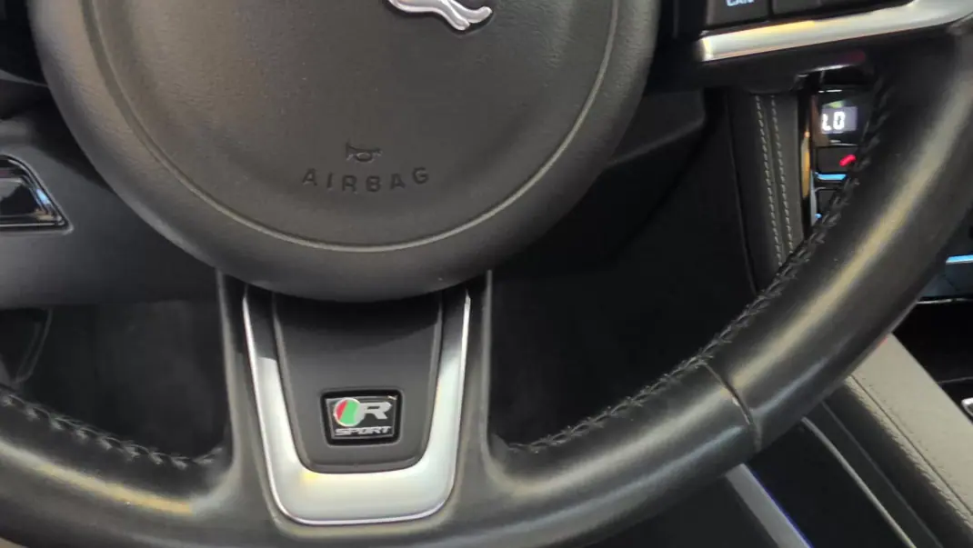 Jaguar F-Pace 2017 - 19500 EUR, 157804 km - 157804km - foto 55 de 74