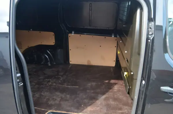 Citroën Jumpy 2015 - 9000 EUR, 159000 km - AUTO.MOTO.pt - 159000km - foto 9 de 11
