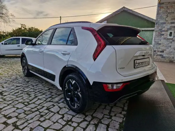 Kia Niro EV 2024 - 33500 EUR, 1700 km - AUTO.MOTO.pt - 1700km - foto 5 de 48