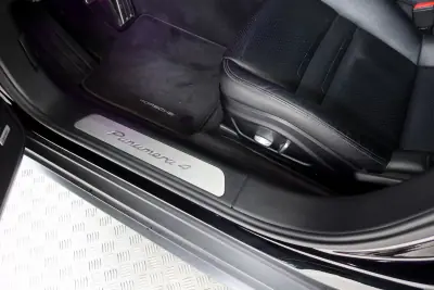 Porsche Panamera 2021 - 95000 EUR, 73819 km - AUTO.MOTO.pt - 73819km - foto 17 de 19