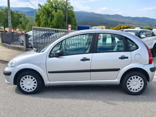 Citroën C3 2003 - 4500 EUR, 279000 km - AUTO.MOTO.pt - 279000km - foto 7 de 13