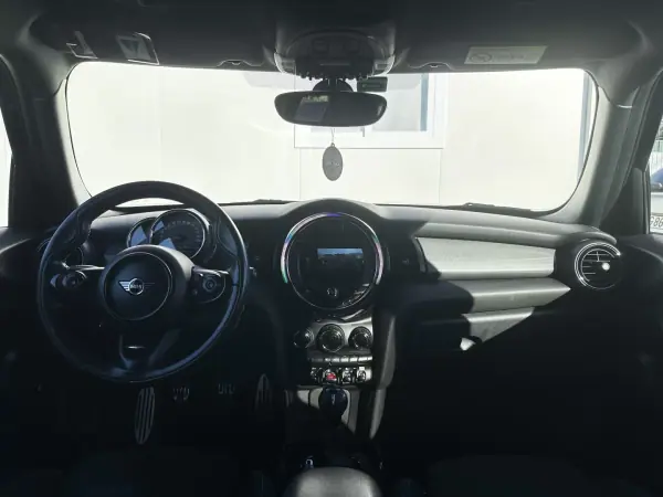 MINI 5 Portas 2019 - 15790 EUR, 179000 km - AUTO.MOTO.pt - 179000km - foto 12 de 39