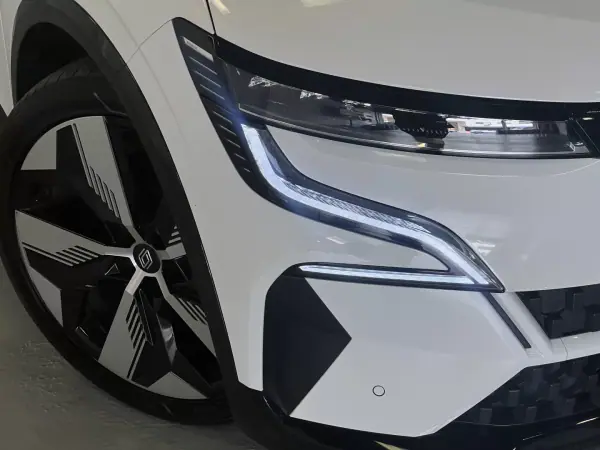 Renault Mégane E-Tech 2022 - 27990 EUR, 50000 km - AUTO.MOTO.pt - 50000km - foto 40 de 54