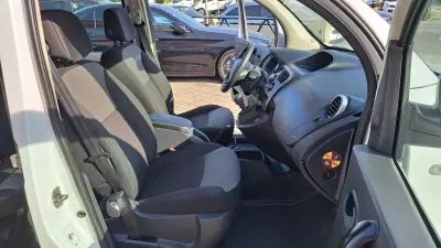 Renault Kangoo 1.5 DCi Maxi 2019 - 18900 EUR, 210580 km - AUTO.MOTO.pt - 210580km - foto 11 de 28