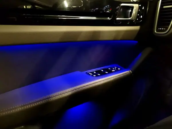 Porsche Cayenne Coupé 2021 - 74750 EUR, 125000 km - AUTO.MOTO.pt - 125000km - foto 17 de 32