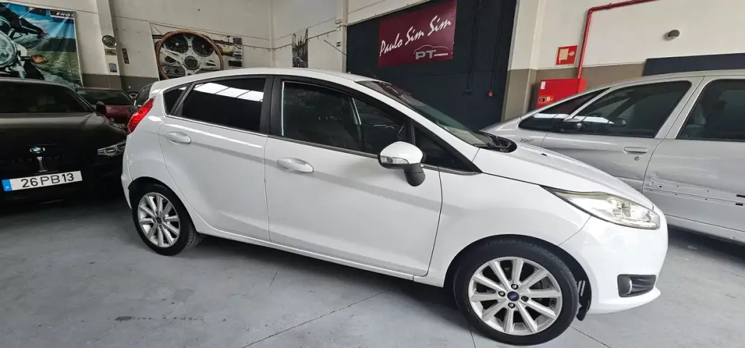 Ford Fiesta 2015 - 6990 EUR, 185000 km - AUTO.MOTO.pt - 185000km - foto 1 de 17