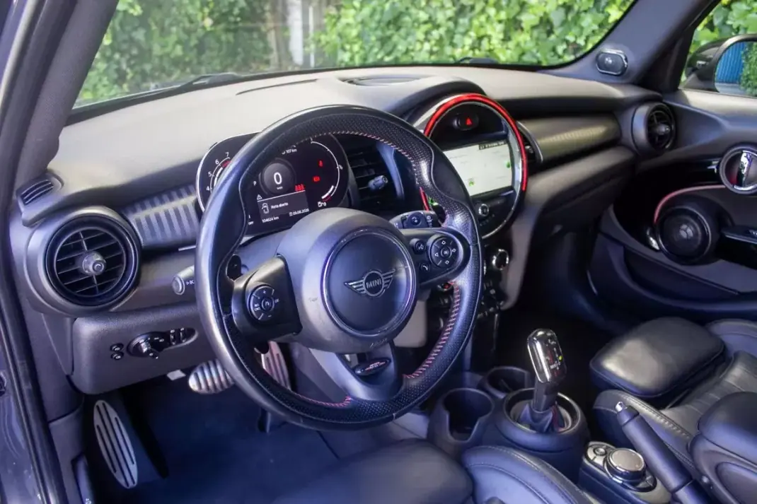 MINI 5 Portas 2019 - 24900 EUR, 105000 km - AUTO.MOTO.pt - 105000km - foto 11 de 17
