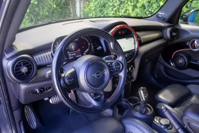 MINI 5 Portas 2019 - 24900 EUR, 105000 km - AUTO.MOTO.pt - 105000km - foto 11 de 17