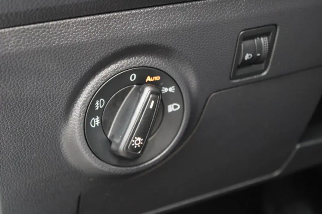 SEAT Ibiza 2019 - 11490 EUR, 171500 km - AUTO.MOTO.pt - 171500km - foto 13 de 16