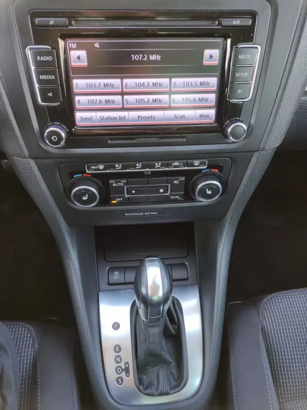 Volkswagen Golf 2012 - 11750 EUR, 153000 km - AUTO.MOTO.pt - 153000km - foto 17 de 19