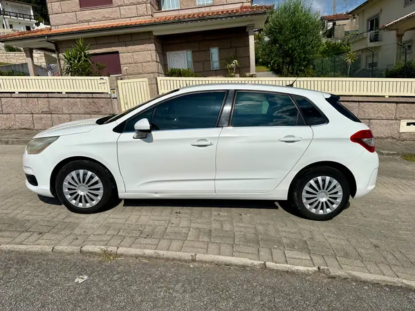 Citroën C4 2012 - 6750 EUR, 266000 km - AUTO.MOTO.pt - 266000km - foto 3 de 7