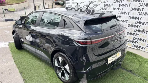 Renault Mégane E-Tech 2022 - 24990 EUR, 84000 km - AUTO.MOTO.pt - 84000km - foto 2 de 16