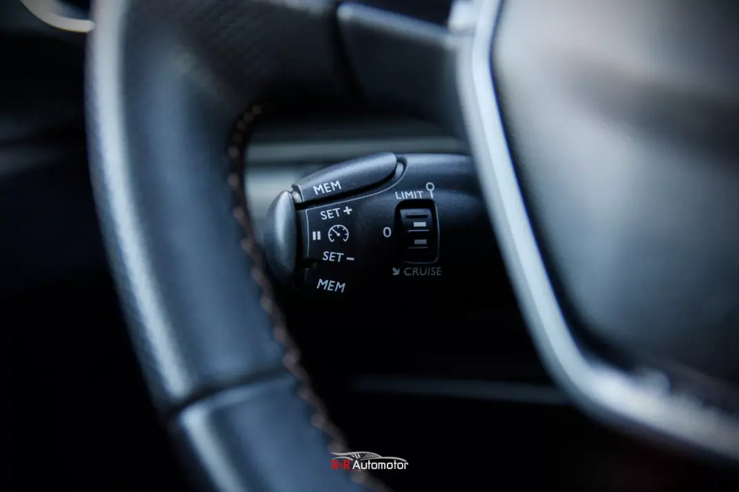 Peugeot 3008 2017 - 21500 EUR, 110000 km - AUTO.MOTO.pt - 110000km - foto 32 de 34