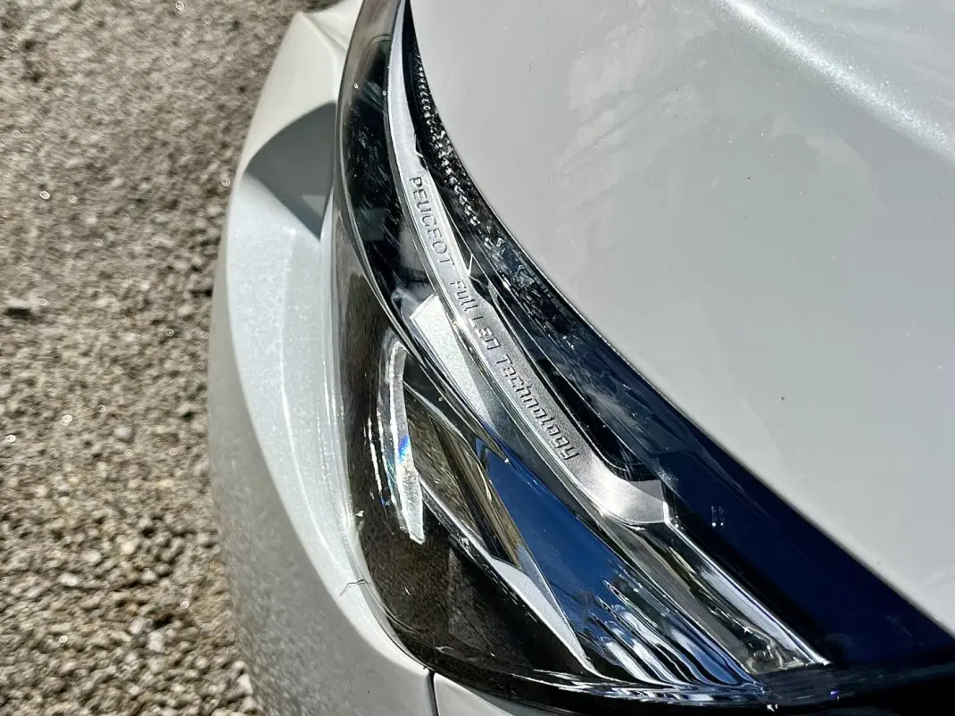 Peugeot 3008 2019 - 22250 EUR, 119000 km - AUTO.MOTO.pt - 119000km - foto 6 de 37