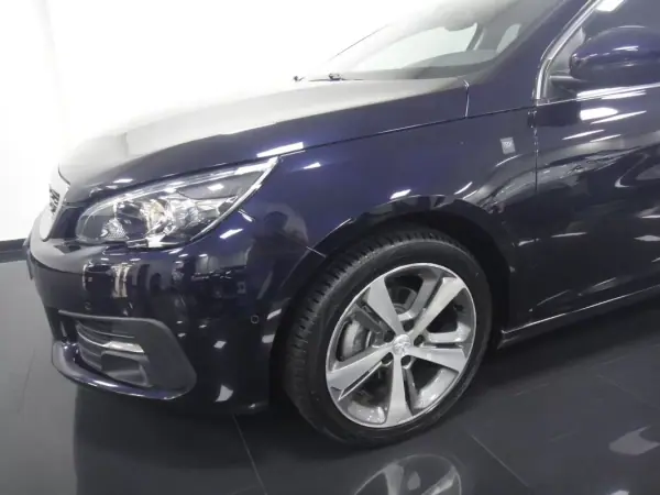 Peugeot 308 2019 - 14500 EUR, 50000 km - AUTO.MOTO.pt - 50000km - foto 27 de 51