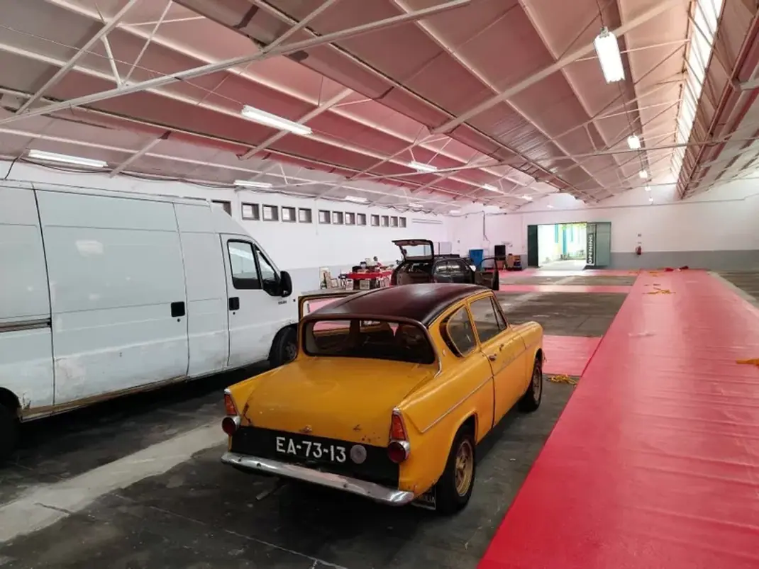 Ford Anglia 1960 - 5000 EUR, 14000 km - AUTO.MOTO.pt - 14000km - foto 28 de 30