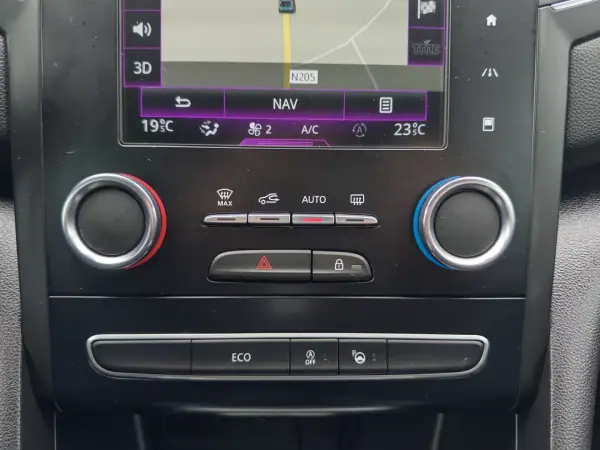Renault Mégane 2018 - 15990 EUR, 117000 km - AUTO.MOTO.pt - 117000km - foto 38 de 48
