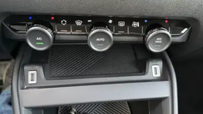 Citroën e-C4 2022 - 20900 EUR, 23500 km - AUTO.MOTO.pt - 23500km - foto 35 de 51