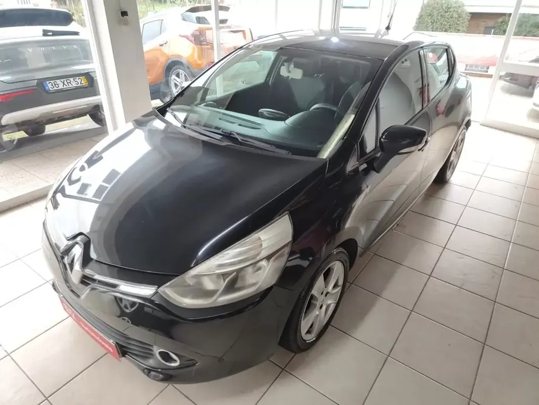 Renault Clio 2014 - 8750 EUR, 109100 km - AUTO.MOTO.pt - 109100km - foto 6 de 30