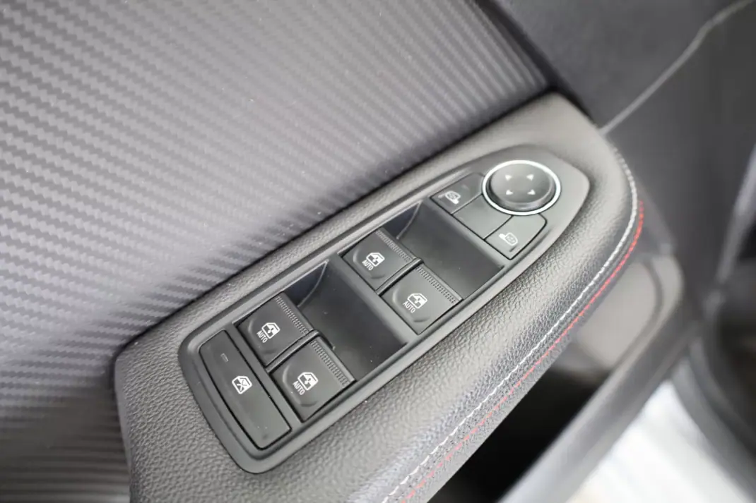 Renault Clio 2023 - 15950 EUR, 52147 km - AUTO.MOTO.pt - 52147km - foto 40 de 45