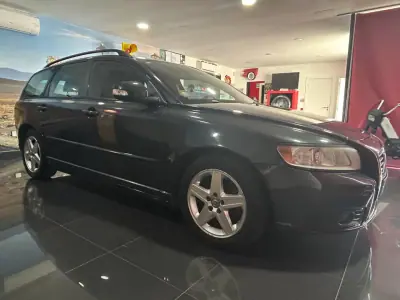 Volvo V50 2010 - 7500 EUR, 228247 km - AUTO.MOTO.pt - 228247km - foto 7 de 18
