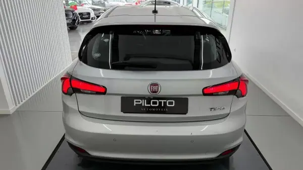 Fiat Tipo Sedan 2016 - 8990 EUR, 194768 km - AUTO.MOTO.pt - 194768km - foto 8 de 25
