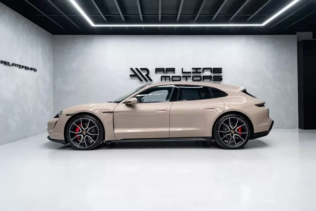 Porsche Taycan Sport Turismo 2023 - 76950 EUR, 24000 km - AUTO.MOTO.pt - 24000km - foto 15 de 60