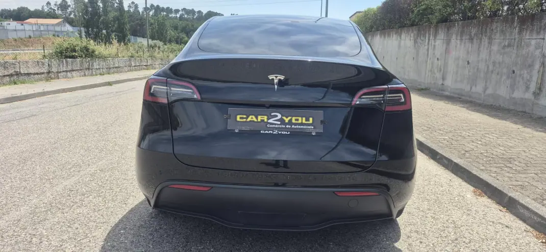 Tesla Model Y 2023 - 35900 EUR, 65000 km - 65000km - foto 17 de 18