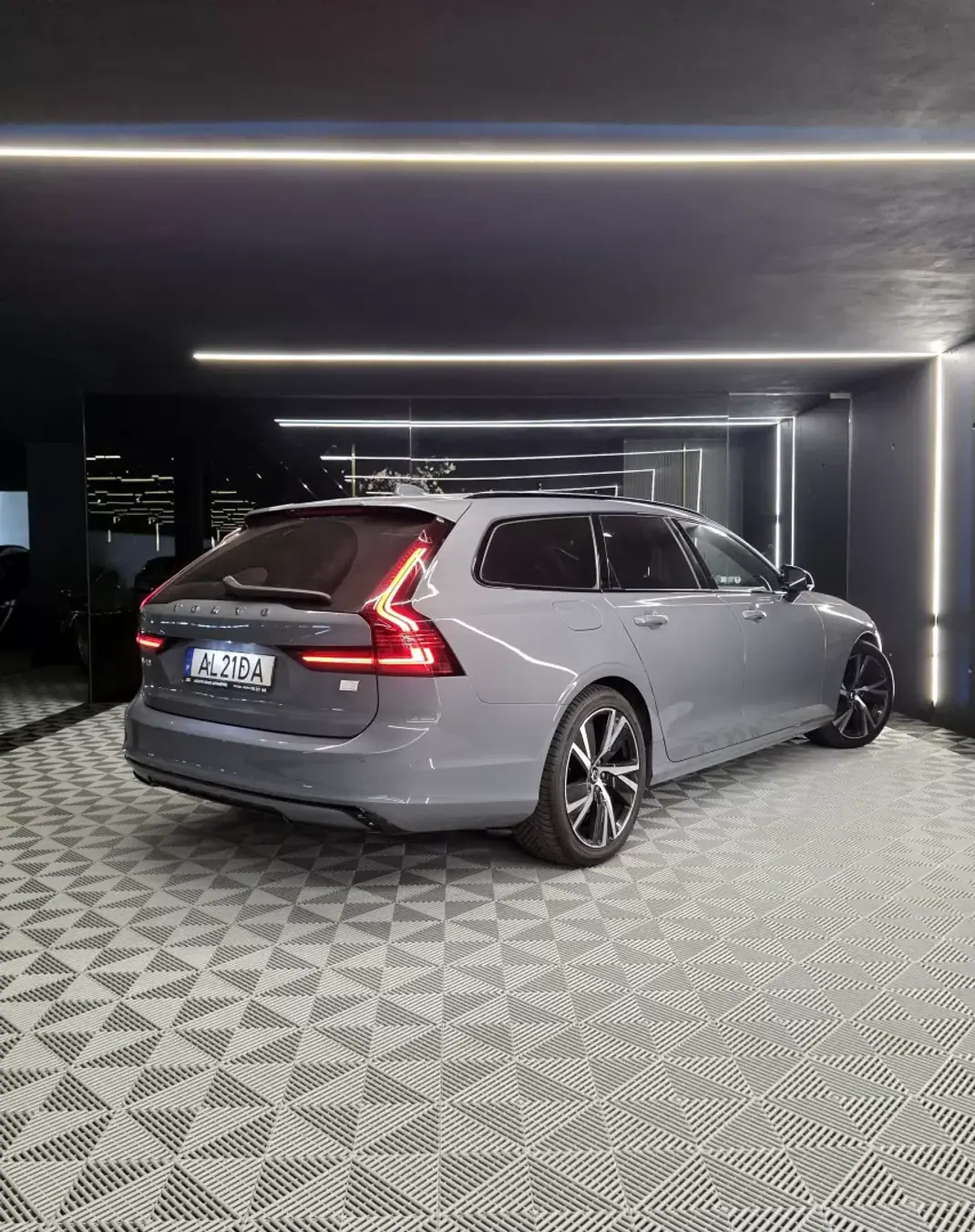 Volvo V90 2021 - 33750 EUR, 125000 km - 125000km - foto 11 de 27