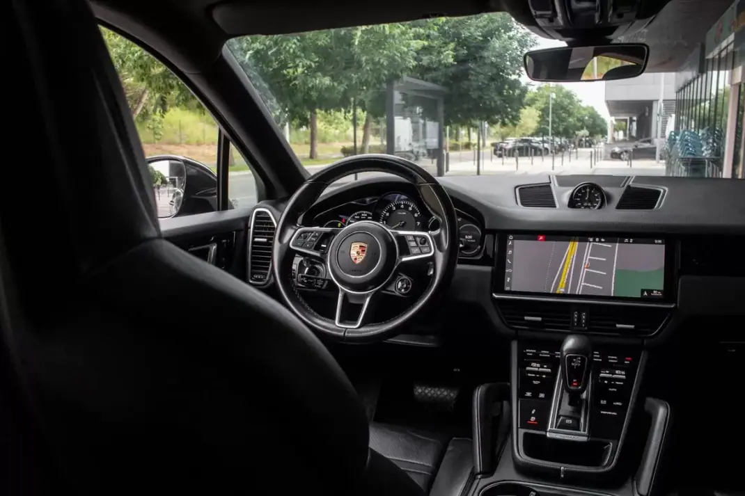 Porsche Cayenne Coupé 2020 - 69890 EUR, 126171 km - AUTO.MOTO.pt - 126171km - foto 33 de 45