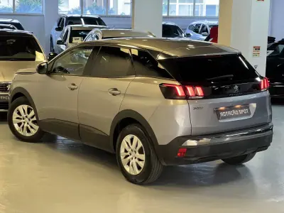 Peugeot 3008 2019 - 13990 EUR, 110000 km - AUTO.MOTO.pt - 110000km - foto 24 de 27