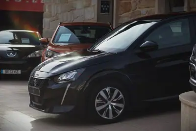 Peugeot e-208 2020 - 14350 EUR, 56200 km - AUTO.MOTO.pt - 56200km - foto 27 de 28